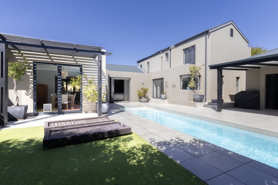To Let 4 Bedroom Property for Rent in Big Bay Western Cape